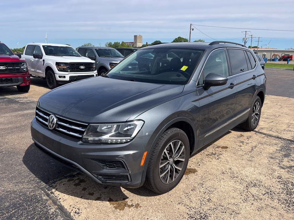2018 Platinum Gray Metallic Volkswagen Tiguan SE FWD SUV