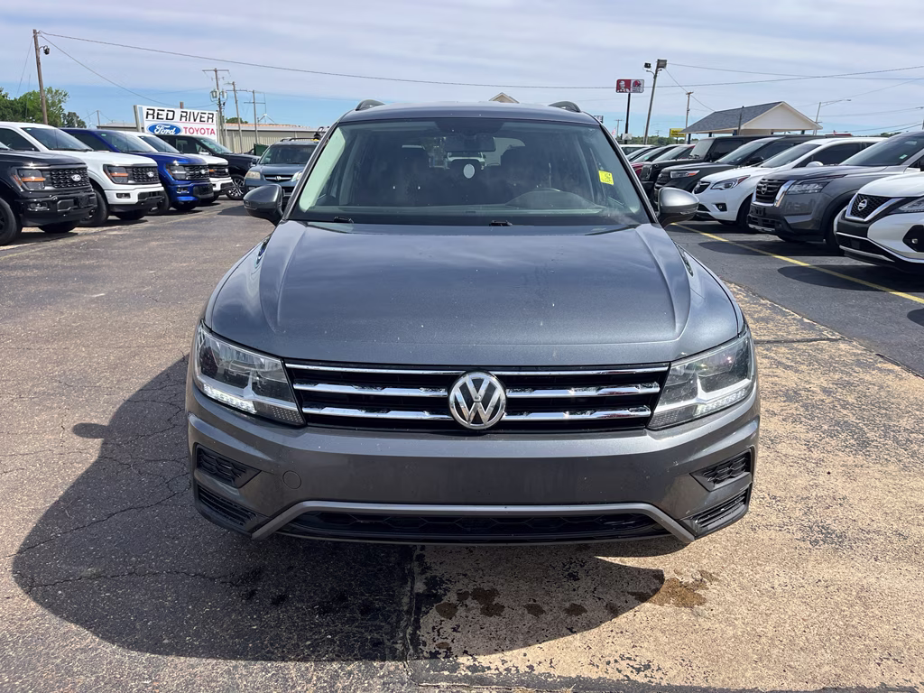 2018 Platinum Gray Metallic Volkswagen Tiguan SE FWD SUV