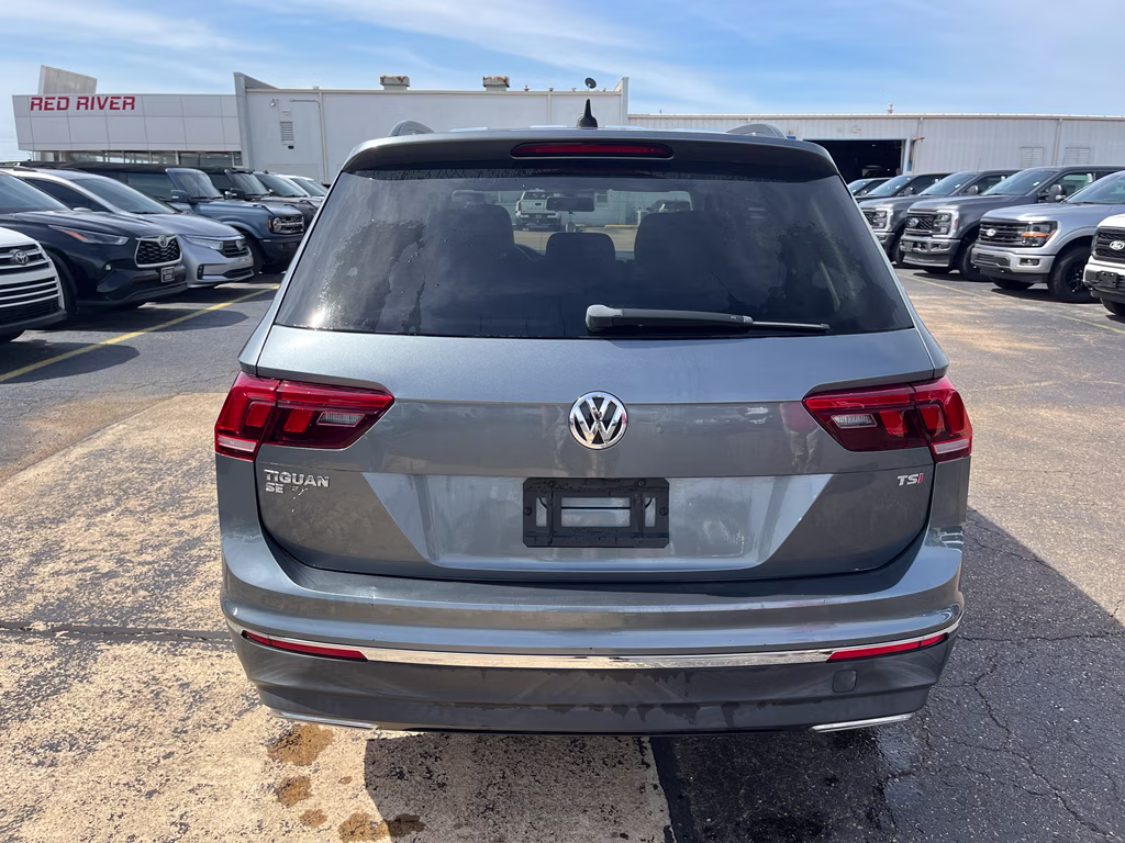 2018 Platinum Gray Metallic Volkswagen Tiguan SE FWD SUV