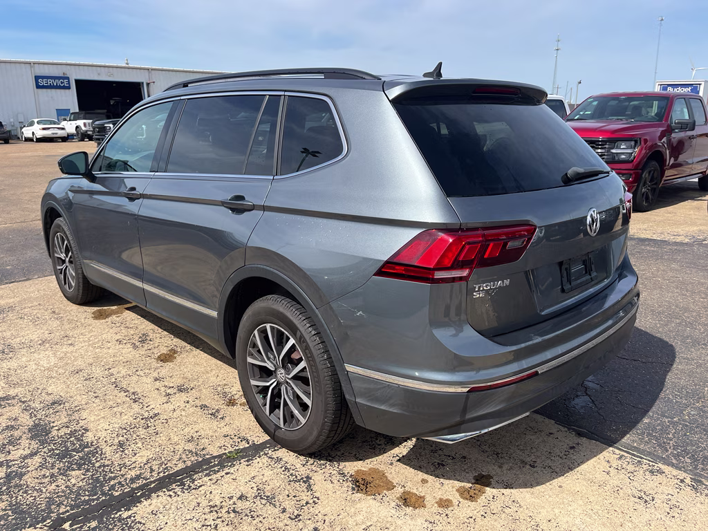 2018 Platinum Gray Metallic Volkswagen Tiguan SE FWD SUV