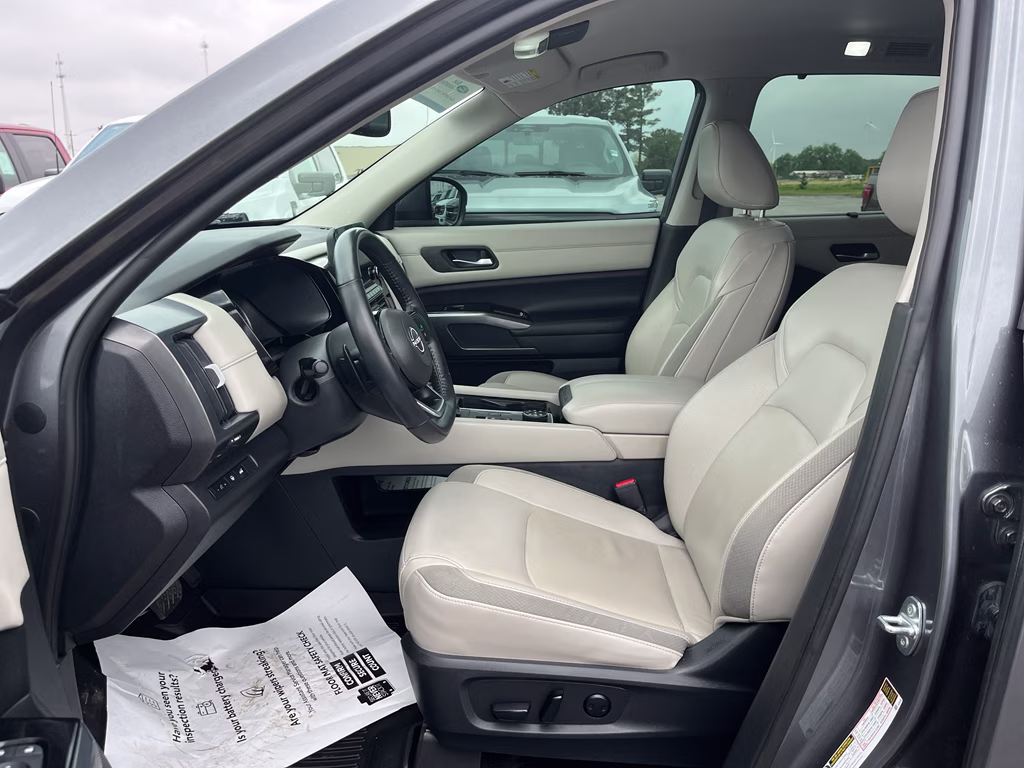 2022 Gun Metallic Nissan Pathfinder SL 4X4 SUV