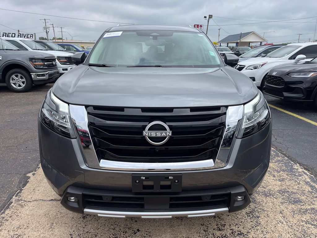 2022 Gun Metallic Nissan Pathfinder SL 4X4 SUV