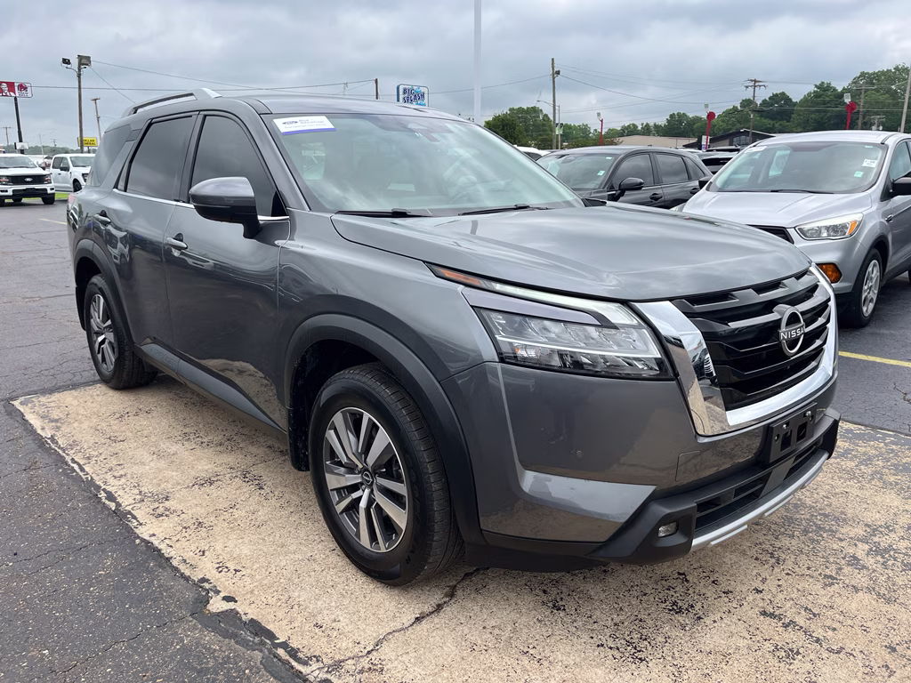 2022 Gun Metallic Nissan Pathfinder SL 4X4 SUV