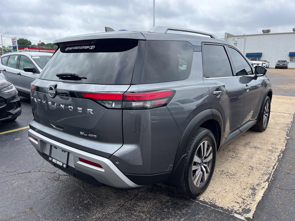2022 Gun Metallic Nissan Pathfinder SL 4X4 SUV