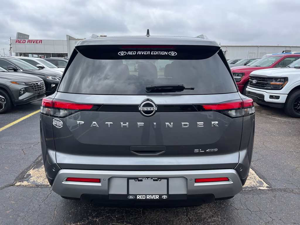 2022 Gun Metallic Nissan Pathfinder SL 4X4 SUV
