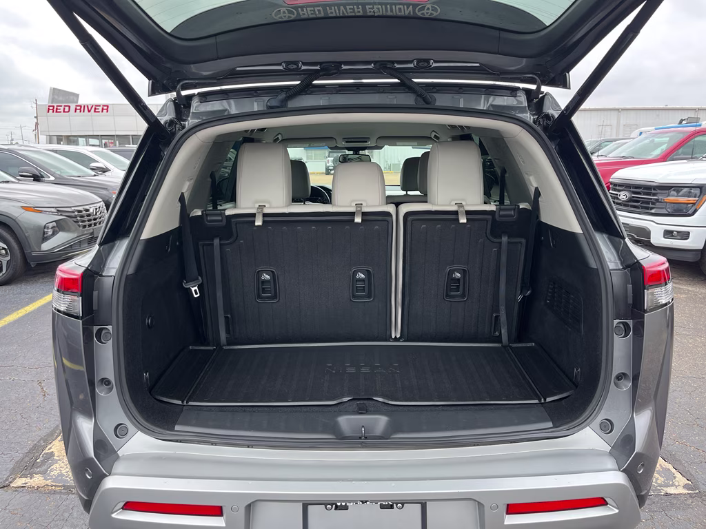 2022 Gun Metallic Nissan Pathfinder SL 4X4 SUV