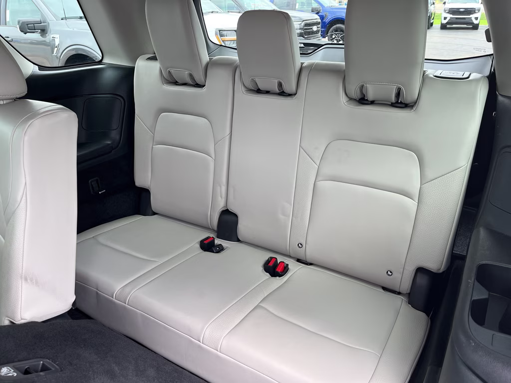 2022 Gun Metallic Nissan Pathfinder SL 4X4 SUV