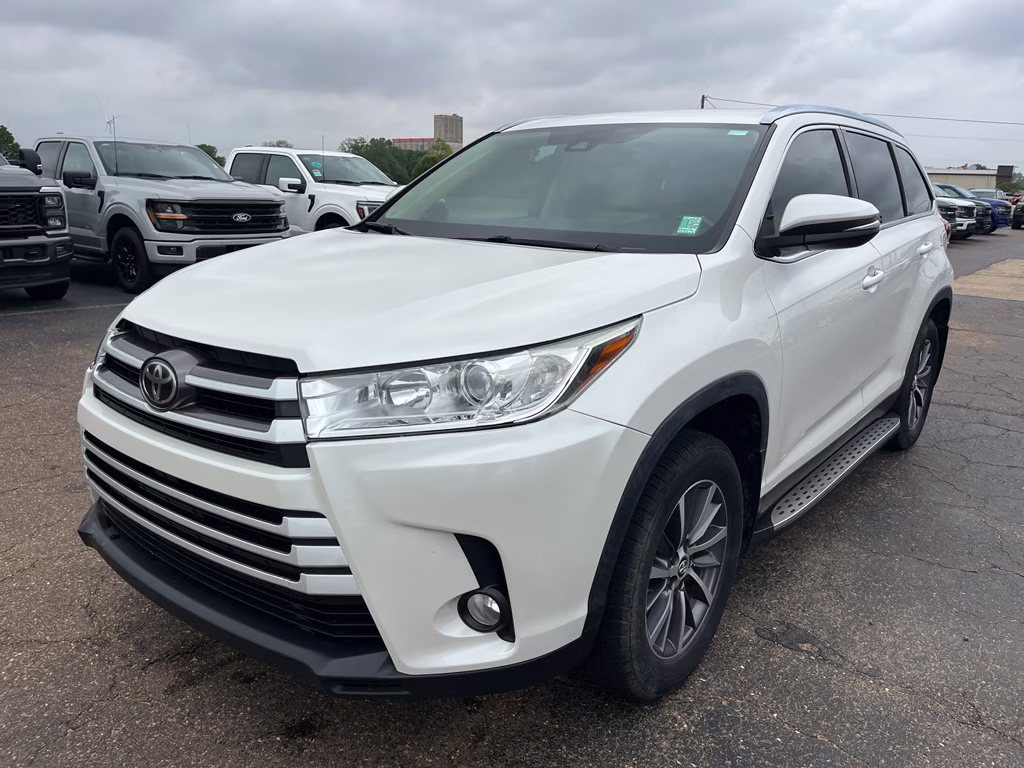 2019 Blizzard Pearl Toyota Highlander XLE FWD SUV