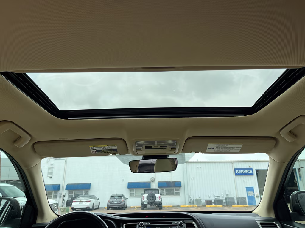 2019 Blizzard Pearl Toyota Highlander XLE FWD SUV