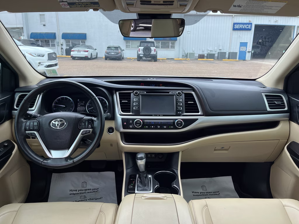 2019 Blizzard Pearl Toyota Highlander XLE FWD SUV