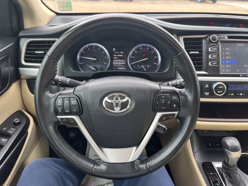 2019 Blizzard Pearl Toyota Highlander XLE FWD SUV