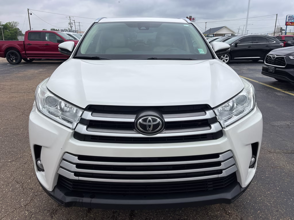 2019 Blizzard Pearl Toyota Highlander XLE FWD SUV