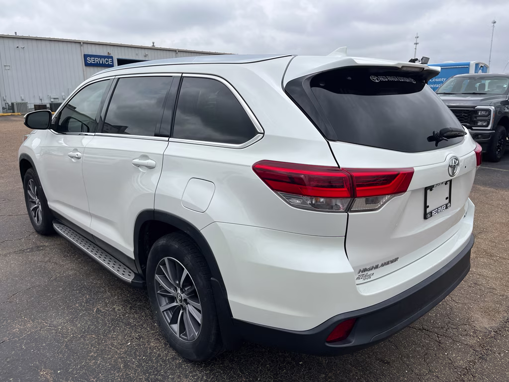 2019 Blizzard Pearl Toyota Highlander XLE FWD SUV