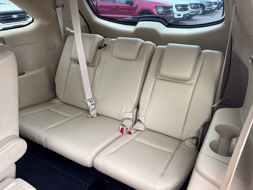 2019 Blizzard Pearl Toyota Highlander XLE FWD SUV