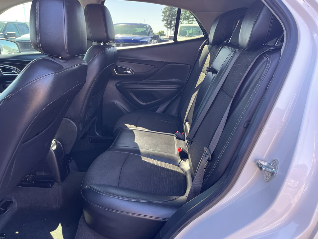 2015 White Pearl Tricoat Buick Encore Base FWD SUV
