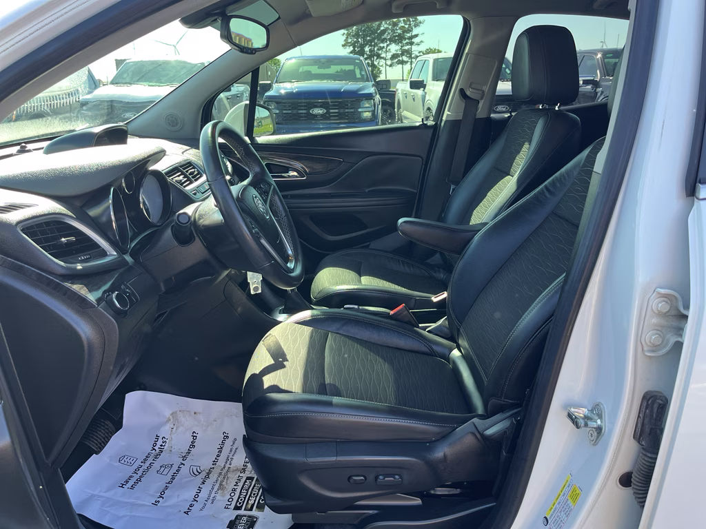 2015 White Pearl Tricoat Buick Encore Base FWD SUV
