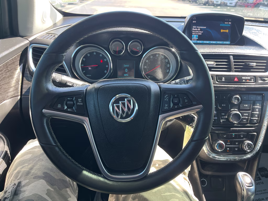 2015 White Pearl Tricoat Buick Encore Base FWD SUV
