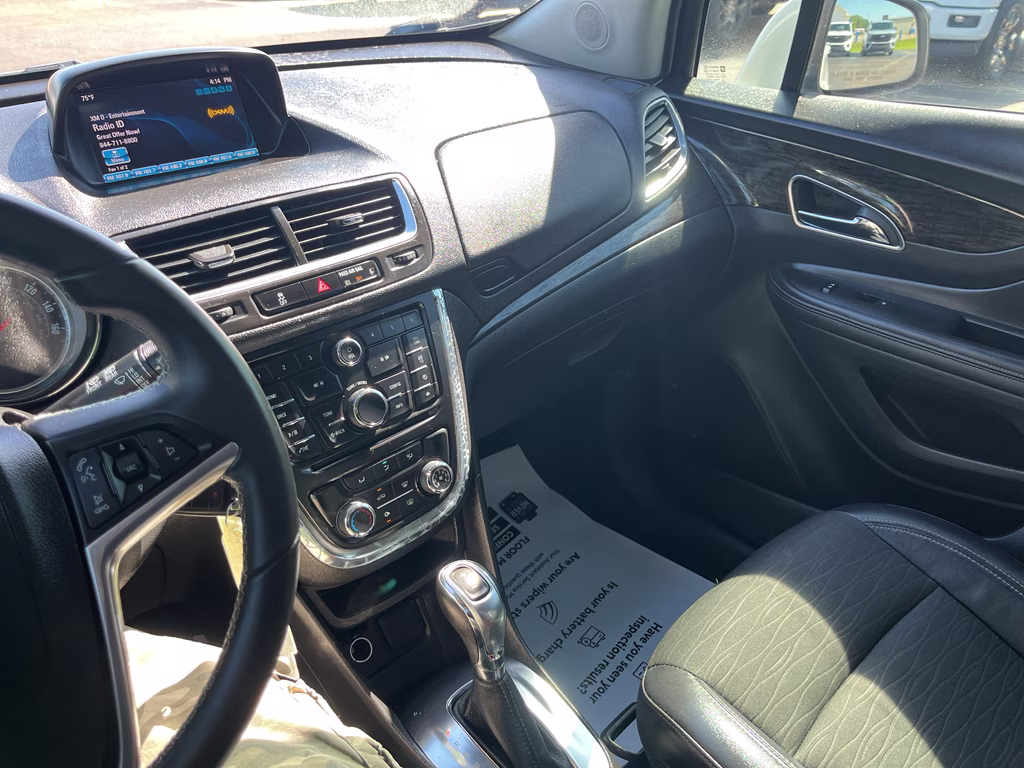 2015 White Pearl Tricoat Buick Encore Base FWD SUV