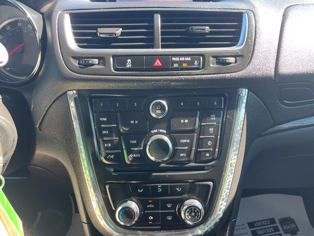 2015 White Pearl Tricoat Buick Encore Base FWD SUV