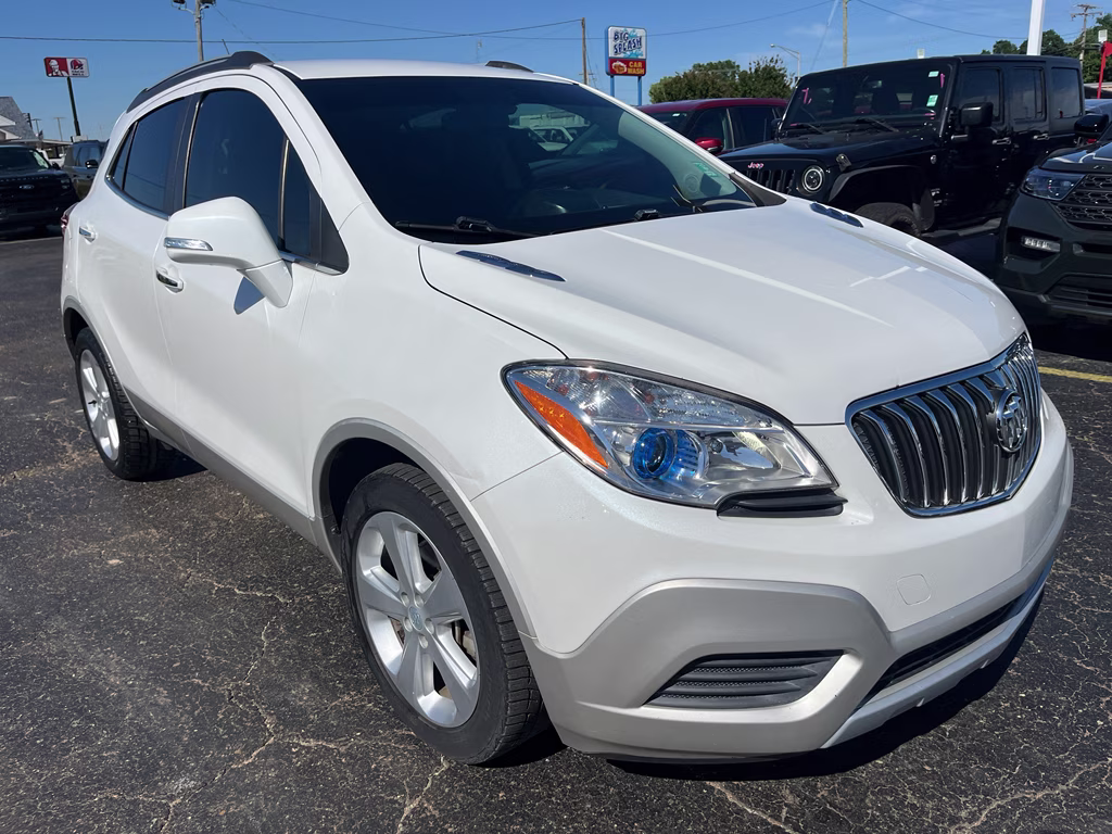 2015 White Pearl Tricoat Buick Encore Base FWD SUV