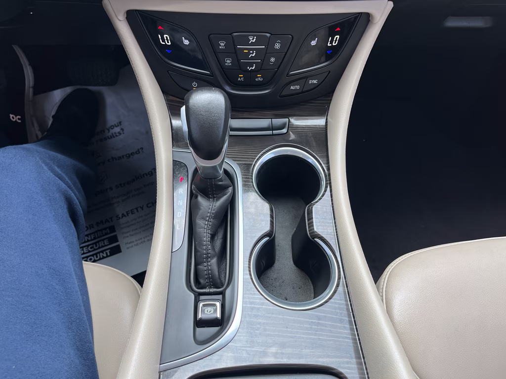 2020 Summit White Buick Envision Essence AWD SUV