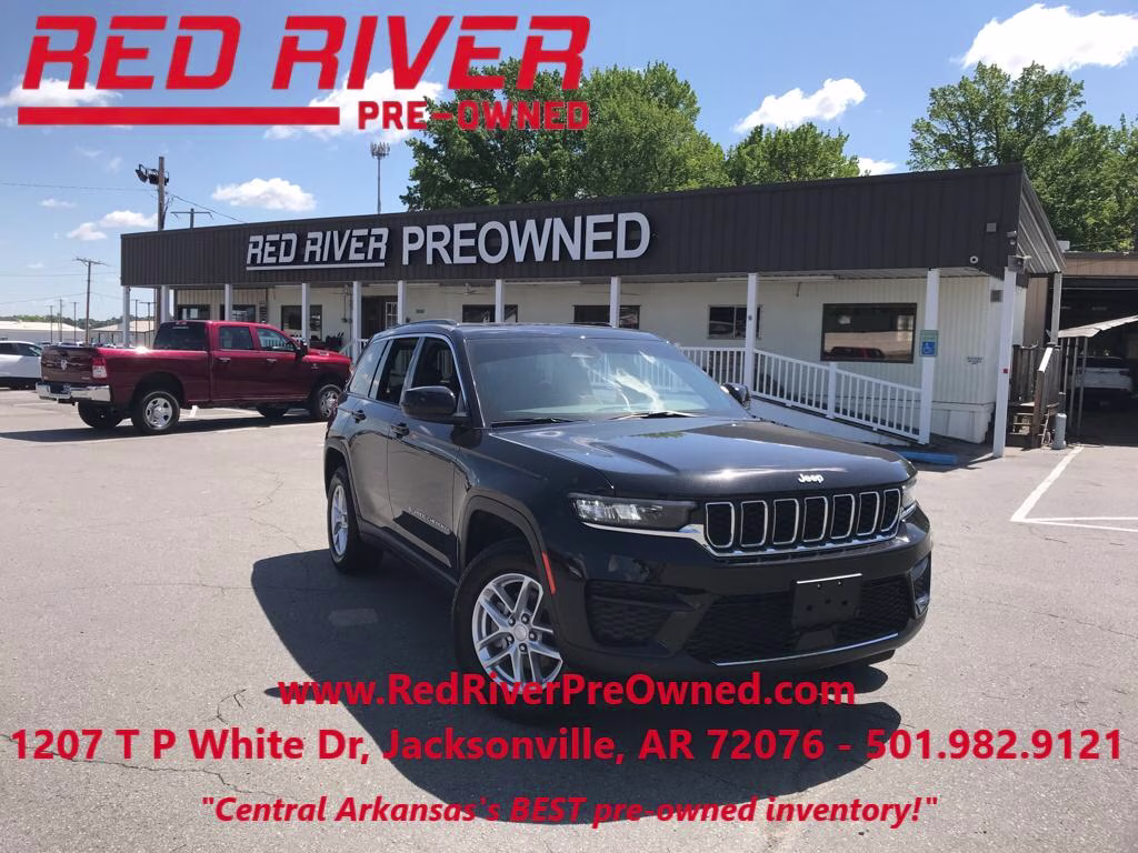 2025 Diamond Black Crystal Pearlcoat Jeep Grand Cherokee Laredo X 4X4 SUV
