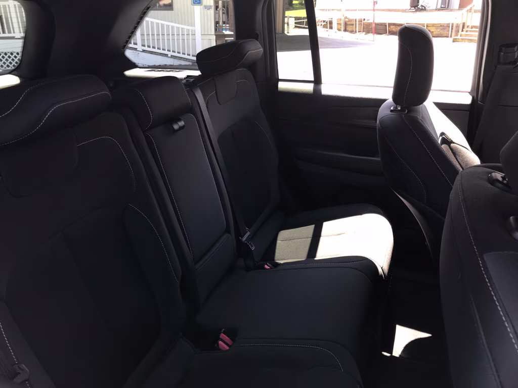 2025 Diamond Black Crystal Pearlcoat Jeep Grand Cherokee Laredo X 4X4 SUV