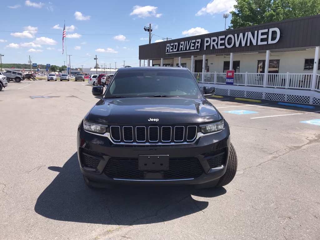2025 Diamond Black Crystal Pearlcoat Jeep Grand Cherokee Laredo X 4X4 SUV