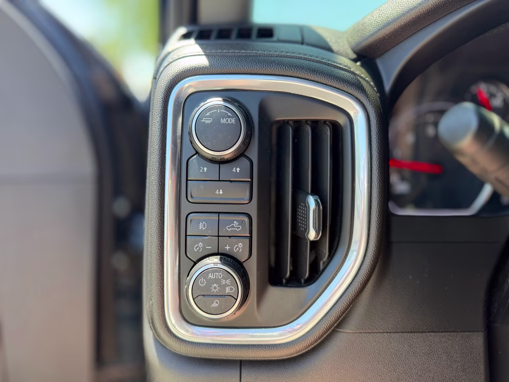 2021 Northsky Blue Metallic Chevrolet Silverado LT 4X4 Truck