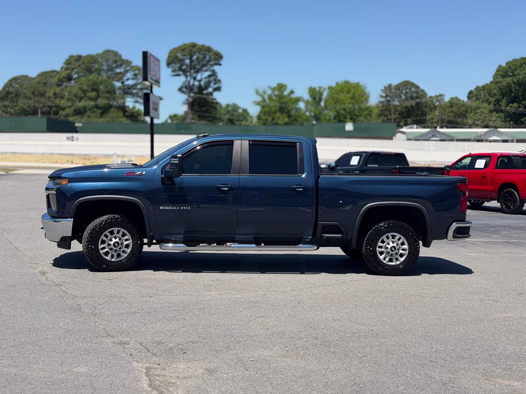 2021 Northsky Blue Metallic Chevrolet Silverado LT 4X4 Truck
