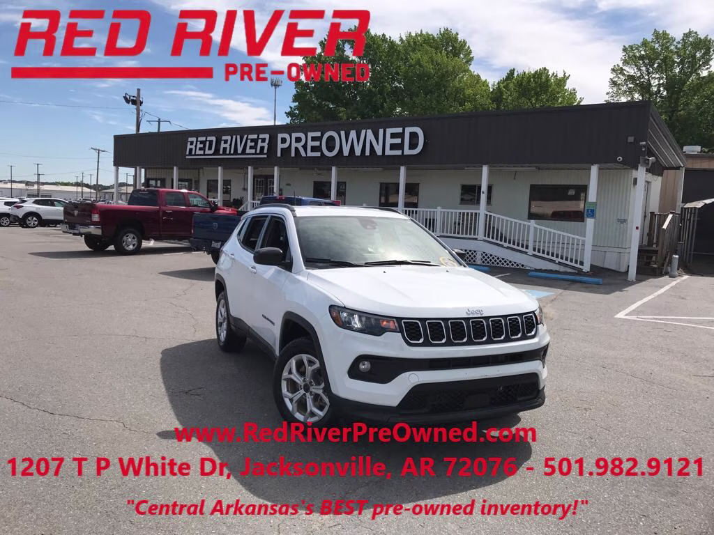 2025 Bright White Clearcoat Jeep Compass Latitude 4X4 SUV