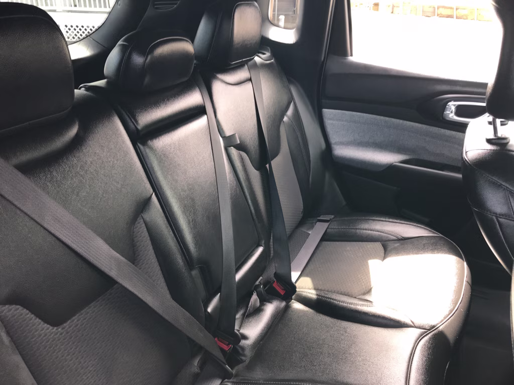 2025 Bright White Clearcoat Jeep Compass Latitude 4X4 SUV