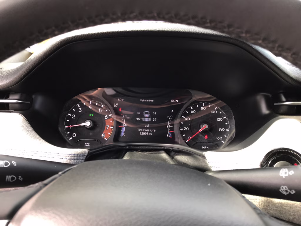 2025 Bright White Clearcoat Jeep Compass Latitude 4X4 SUV