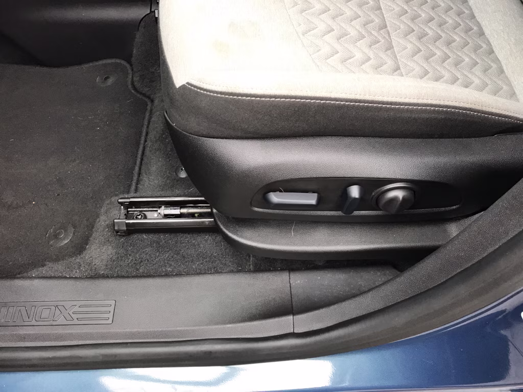 2024 Lakeshore Blue Metallic Chevrolet Equinox LT FWD SUV
