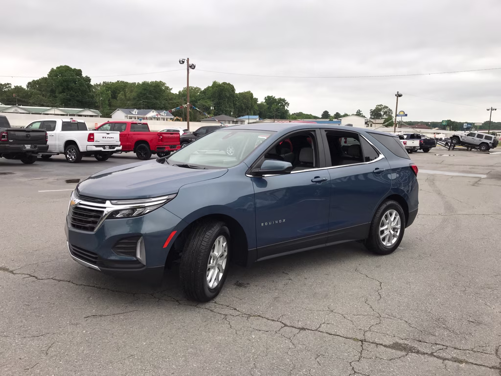 2024 Lakeshore Blue Metallic Chevrolet Equinox LT FWD SUV