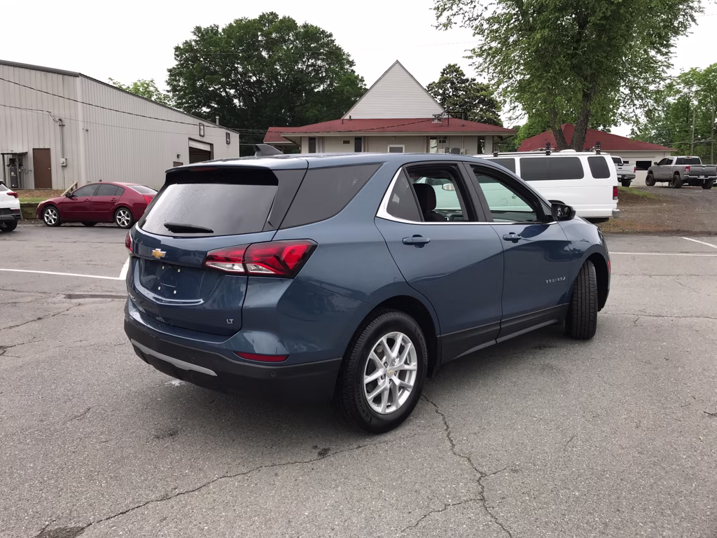 2024 Lakeshore Blue Metallic Chevrolet Equinox LT FWD SUV