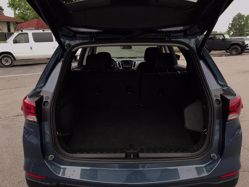 2024 Lakeshore Blue Metallic Chevrolet Equinox LT FWD SUV