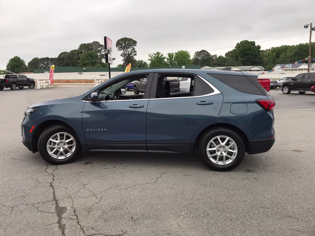 2024 Lakeshore Blue Metallic Chevrolet Equinox LT FWD SUV