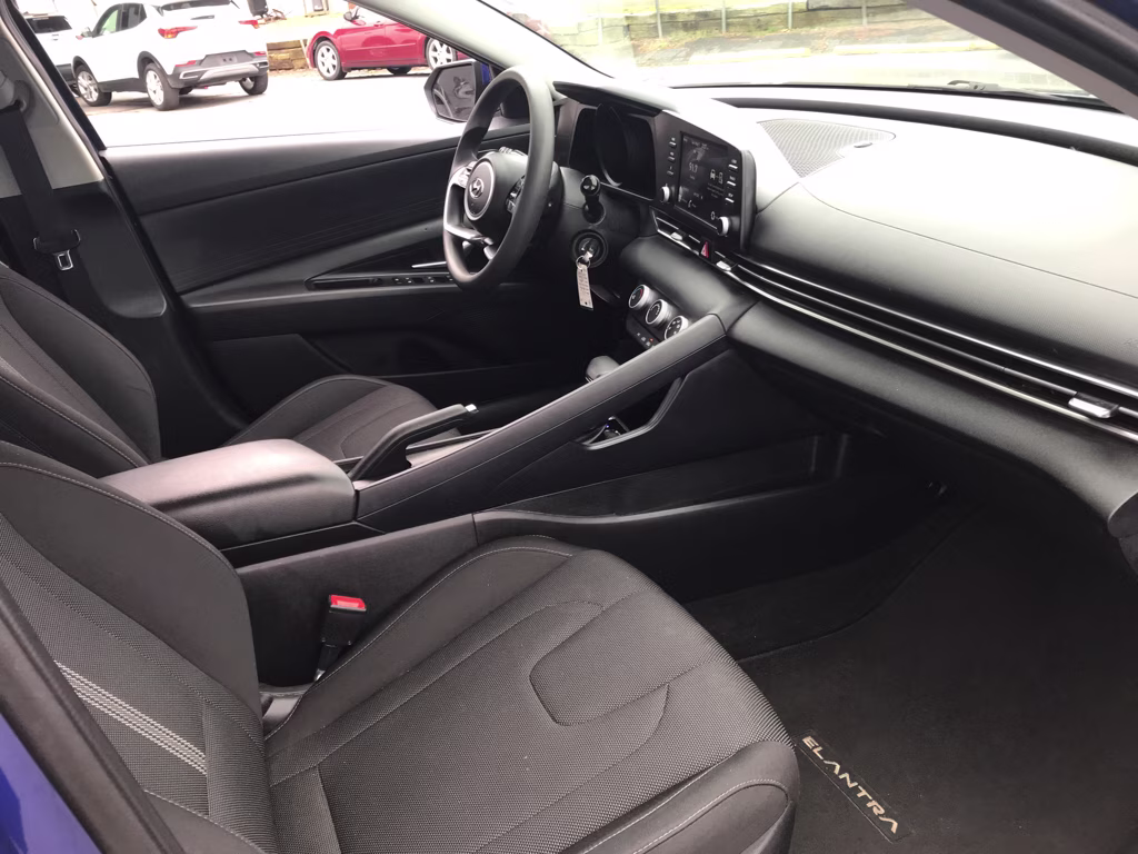 2022 Intense Blue Hyundai Elantra SE FWD Sedan