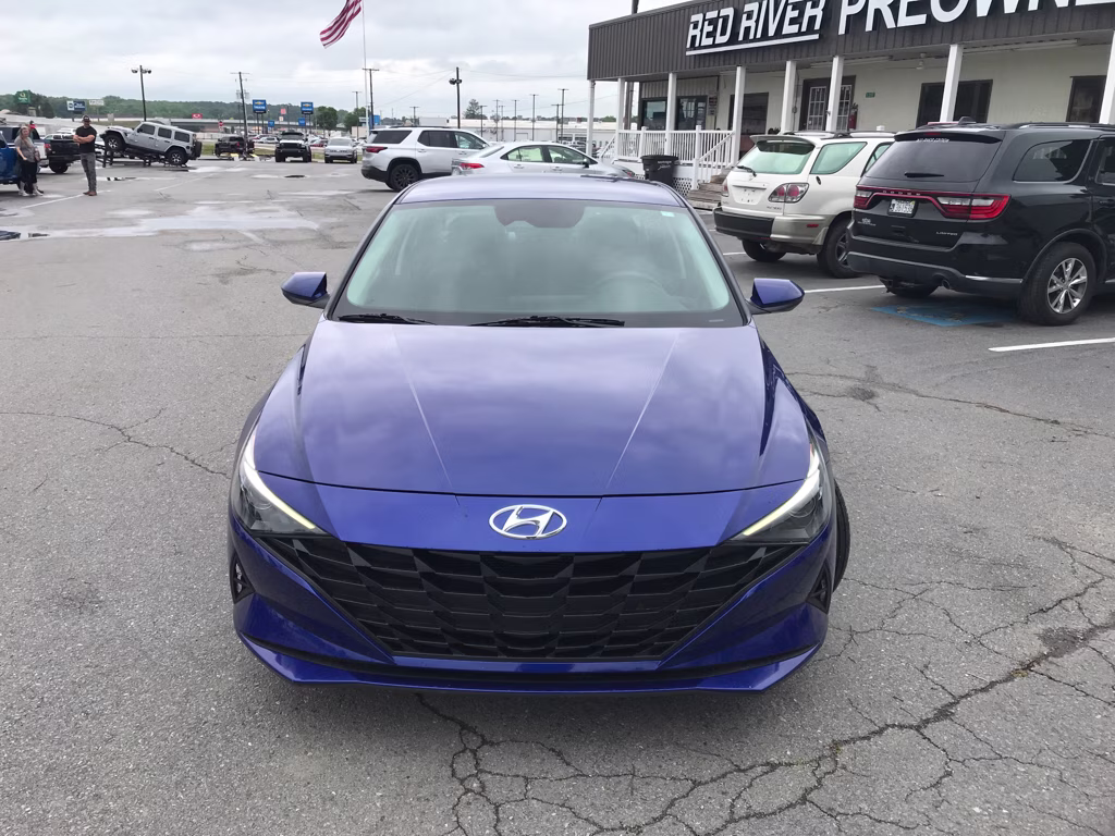 2022 Intense Blue Hyundai Elantra SE FWD Sedan
