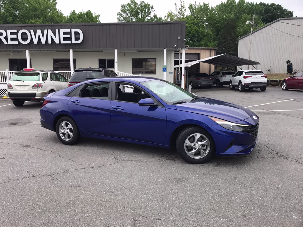 2022 Intense Blue Hyundai Elantra SE FWD Sedan