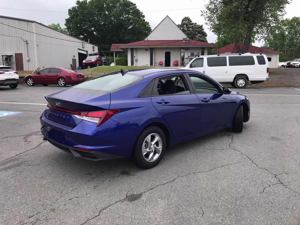 2022 Intense Blue Hyundai Elantra SE FWD Sedan