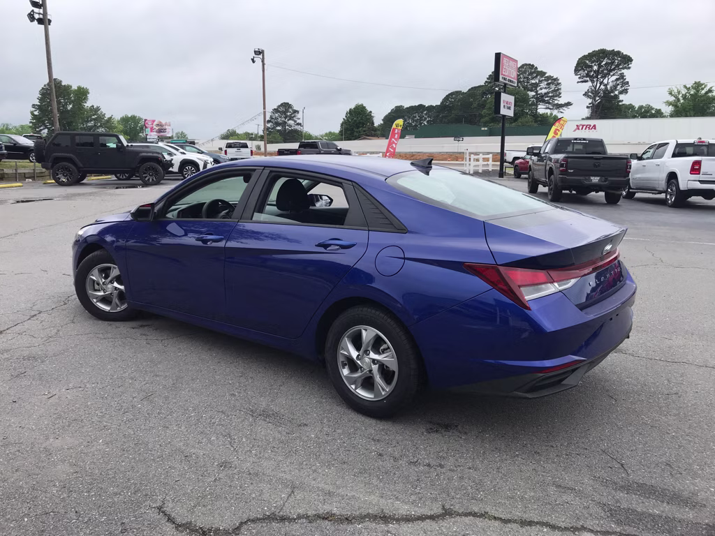 2022 Intense Blue Hyundai Elantra SE FWD Sedan