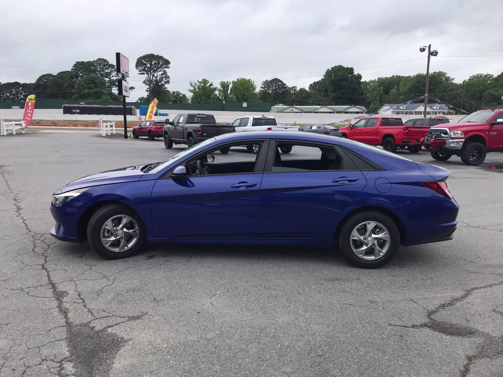 2022 Intense Blue Hyundai Elantra SE FWD Sedan