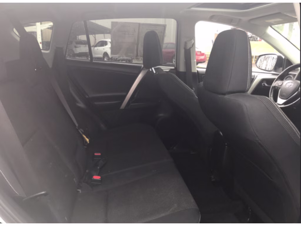 2018 Super White Toyota RAV4 XLE FWD SUV
