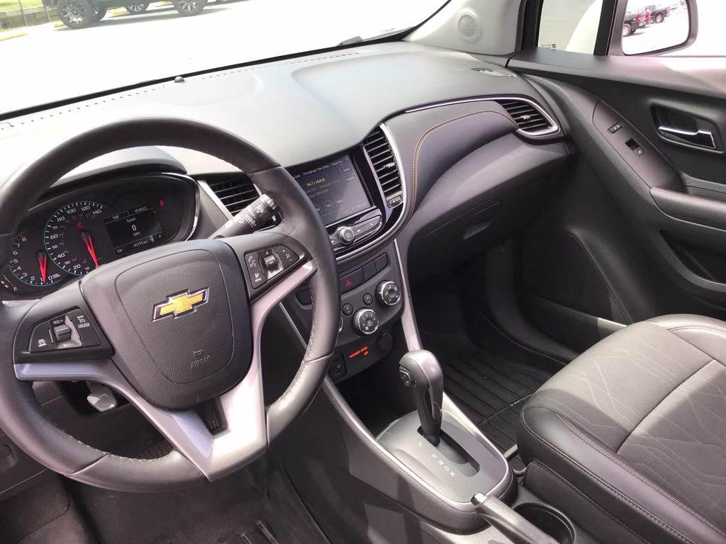 2022 Summit White Chevrolet Trax LT FWD SUV