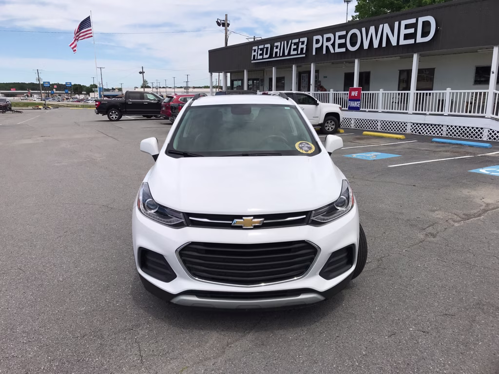 2022 Summit White Chevrolet Trax LT FWD SUV
