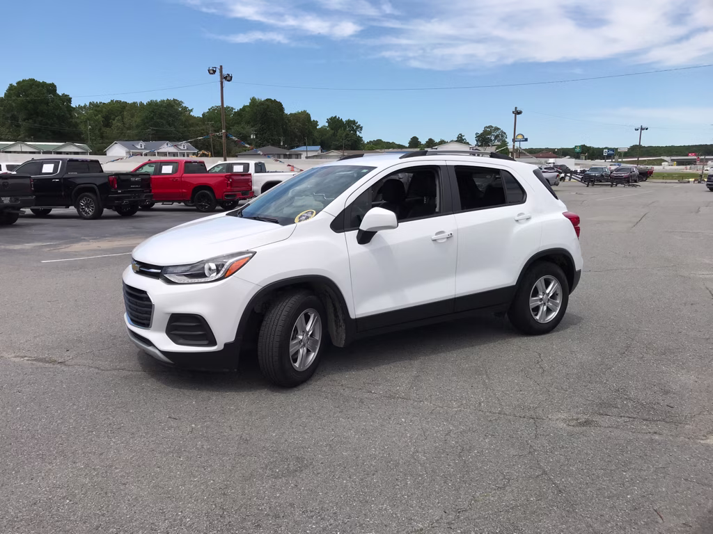 2022 Summit White Chevrolet Trax LT FWD SUV