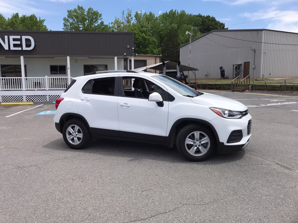 2022 Summit White Chevrolet Trax LT FWD SUV