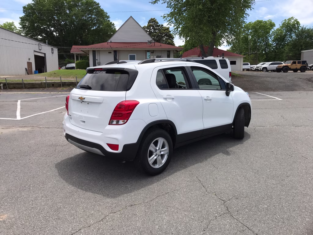 2022 Summit White Chevrolet Trax LT FWD SUV